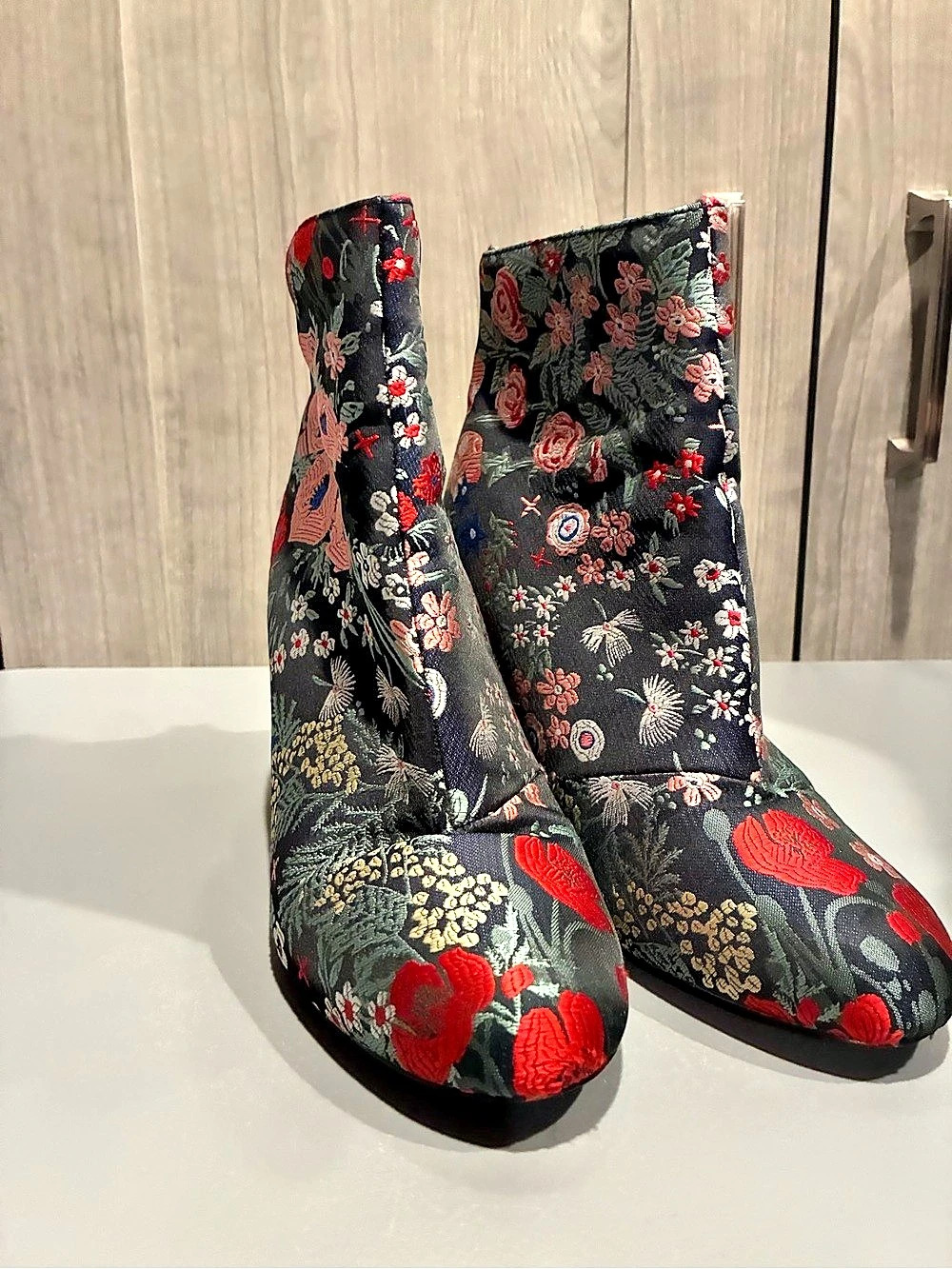 Zara Floral Embroidered Heeled Ankle Boots US 9 Like New
